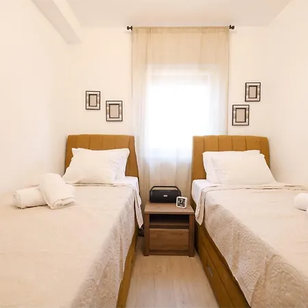 Belvedere Luxury Two Bedroom With Parking شقة *