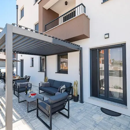 Belvedere Luxury Two Bedroom With Parking شقة *