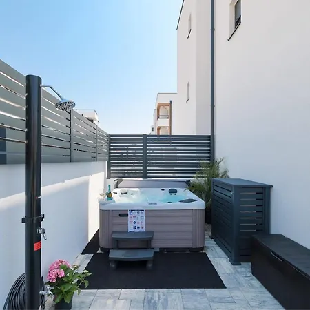 Belvedere Luxury Two Bedroom With Parking زادار