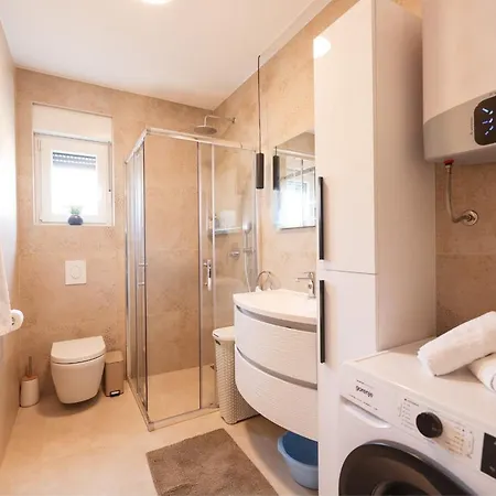 Belvedere Luxury Two Bedroom With Parking شقة *