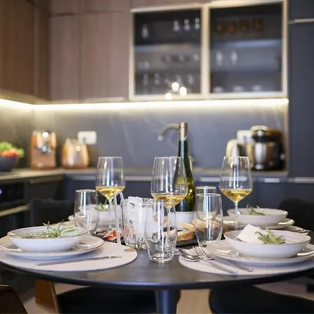 Belvedere Luxury Two Bedroom With Parking زادار