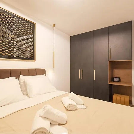 Belvedere Luxury Two Bedroom With Parking زادار
